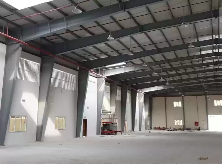 Commercial Propriété prête U / f Entrepôt  a louer au Al-Sadd , Doha #9108 - 1  image 